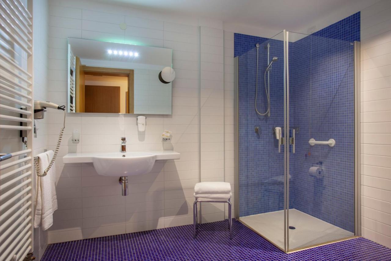 Hotel Romanda Levico Terme Luaran gambar
