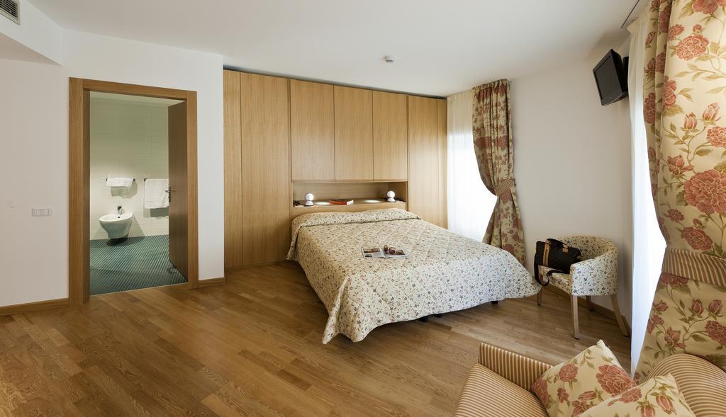 Hotel Romanda Levico Terme Luaran gambar