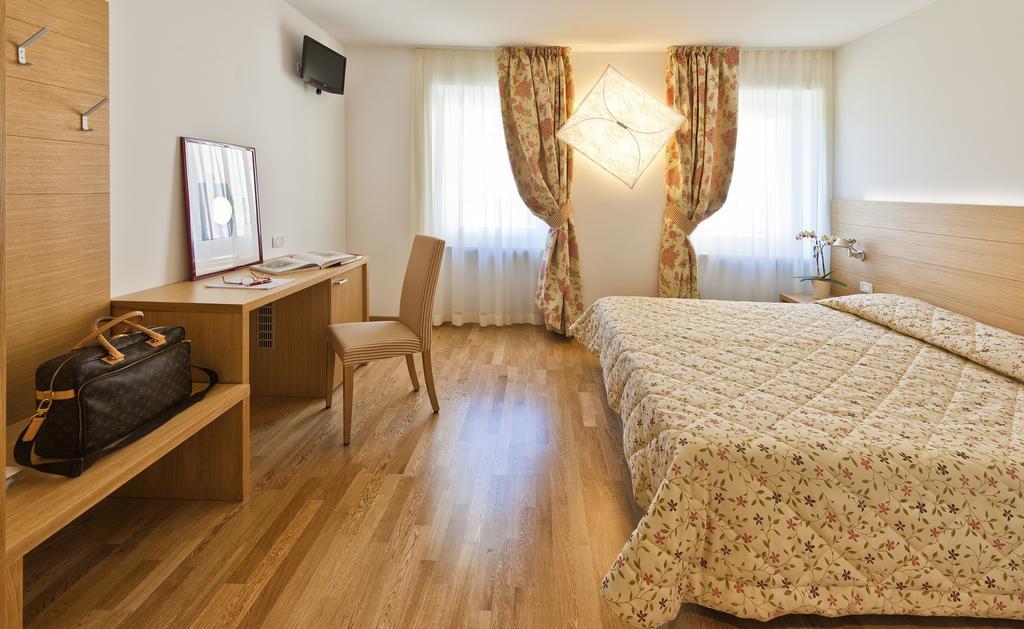 Hotel Romanda Levico Terme Luaran gambar